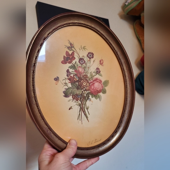 Oval Wall Decor with Gold Edge - Picture 3 of 6